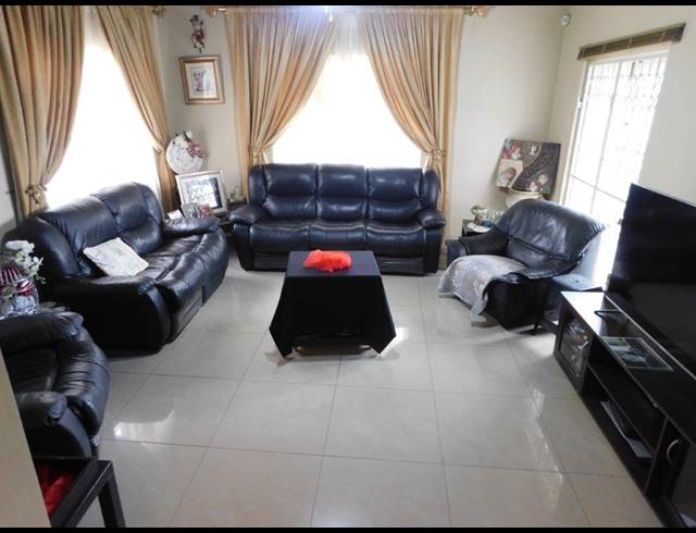 3 BEDROOM HOUSE FOR SALE IN UMHLATUZANA